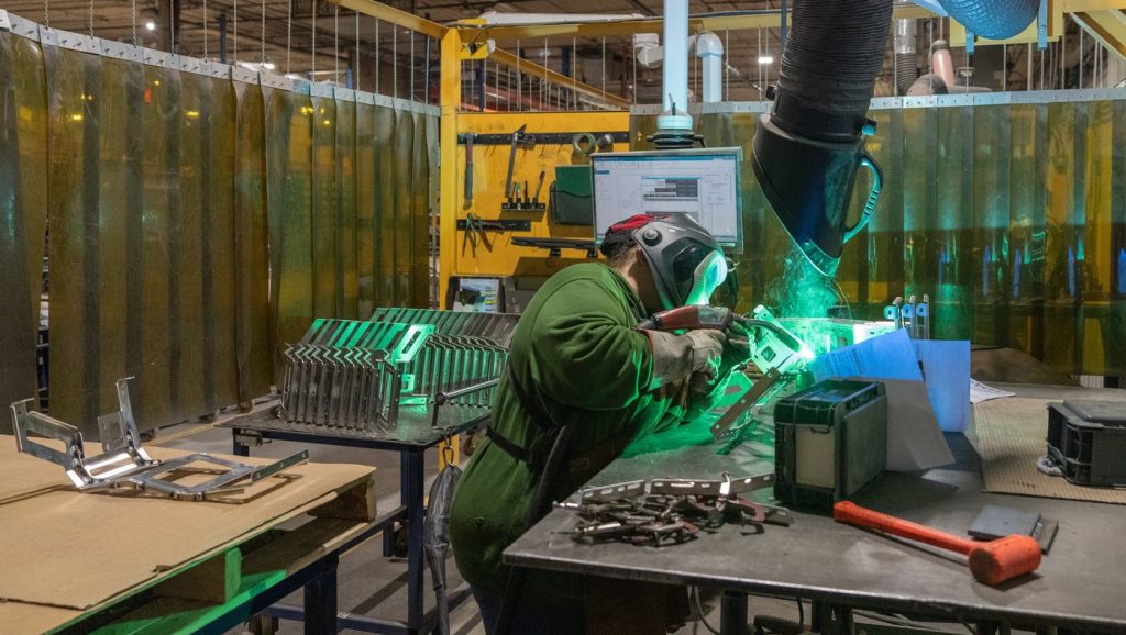 Quebec Manufacturers Sound Alarm Over Looming ‘Catastrophic Fall’ Due to Shrinking Pool of Temporary Workers
