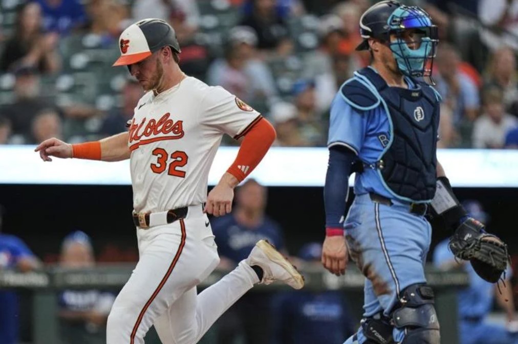 Rutschman’s Clutch Double Secures Orioles’ Thrilling 3-2 Victory, Sweeping Doubleheader Against Blue Jays!