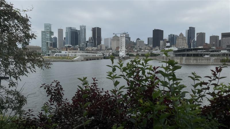 “Montreal Swings from Showers to Sizzling Sunshine: Hot Temps Set to Dominate!”