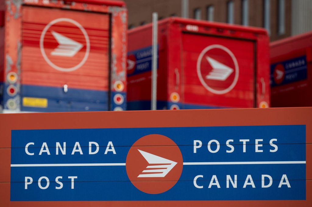 “Canada Post Faces Crucial Vote: Union Members Cast Ballots on New Contract Offer”