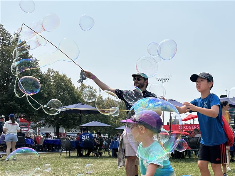 “Montreal’s IGA Stadium Transforms into Family Playground for National Bank Open Kickoff!”