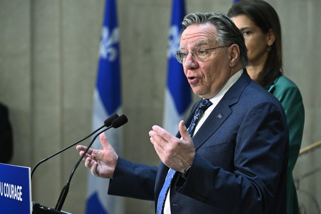 “Legault Blasts Trump’s 35% Tariffs: A Dire Threat to Quebec Workers and Businesses”