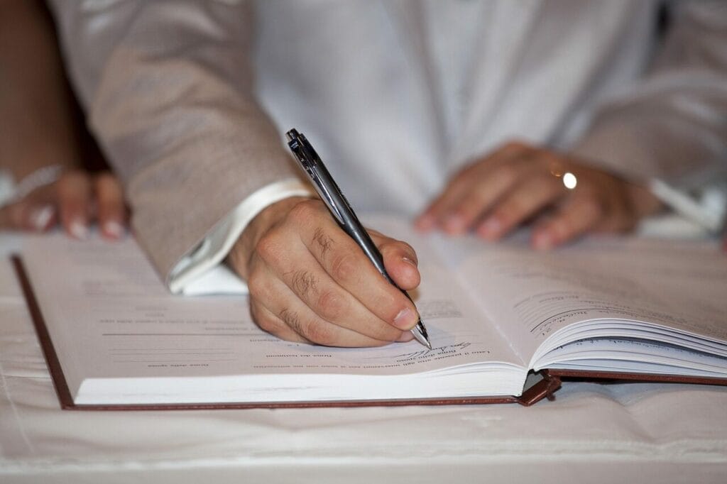 Image by Claudio_Scott from Pixabay